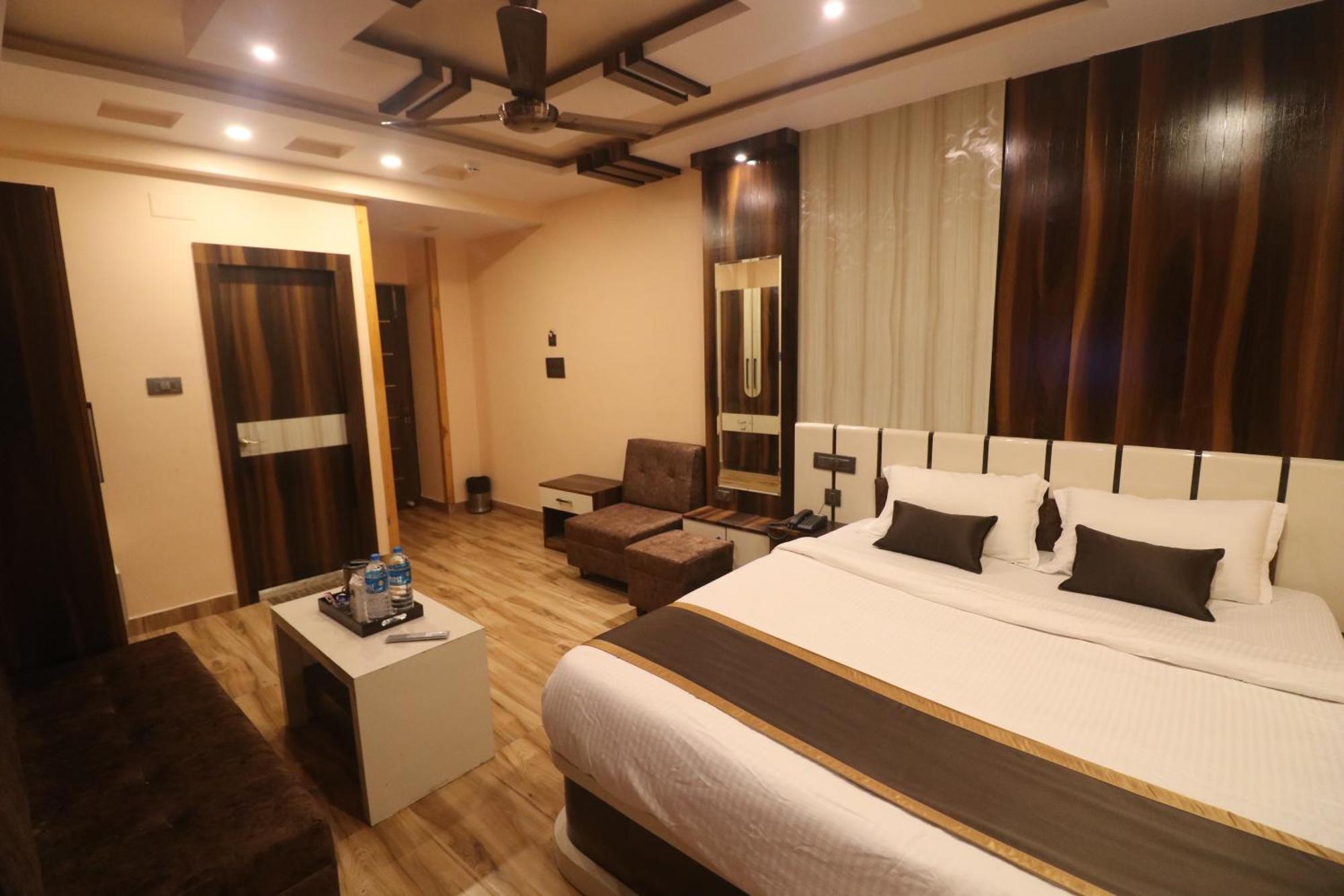 Mohar Residency Hotel Calcutta Eksteriør billede