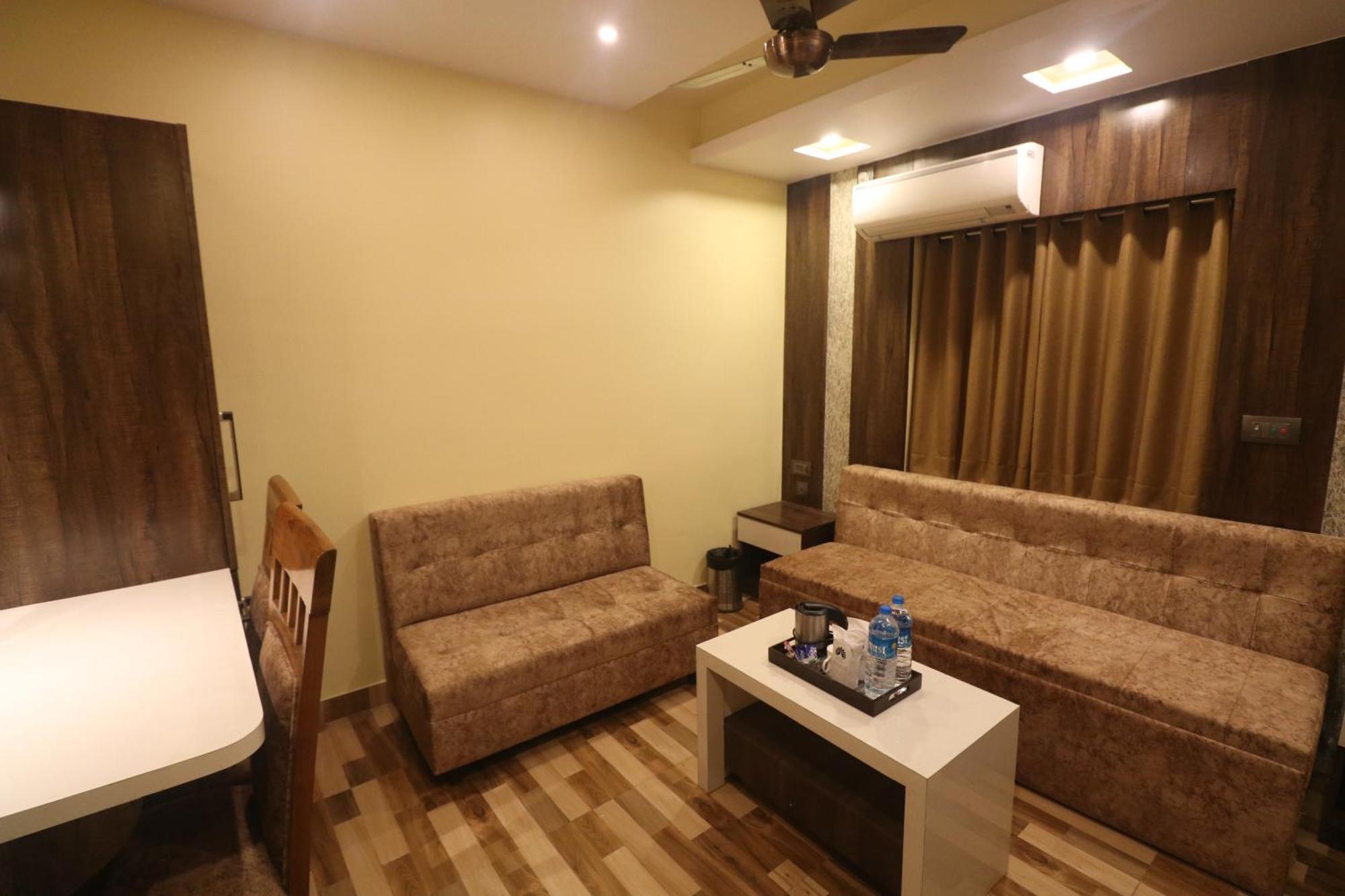 Mohar Residency Hotel Calcutta Eksteriør billede