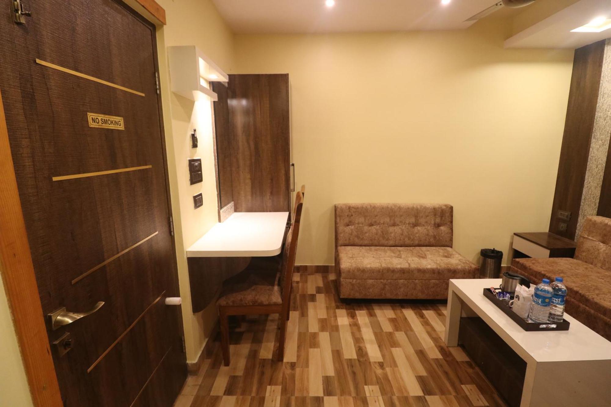 Mohar Residency Hotel Calcutta Eksteriør billede